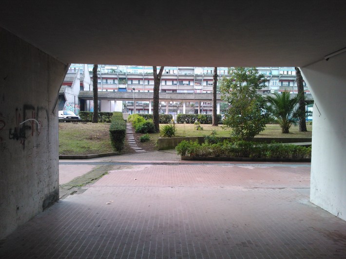 25_WP_000579_pilotis