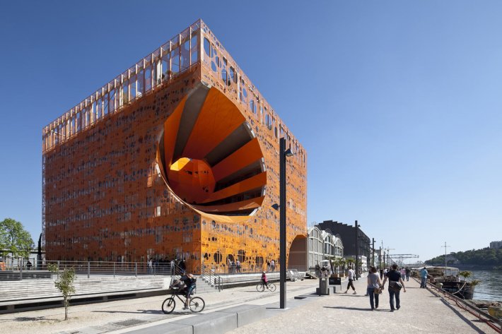 Le-Cube-orange